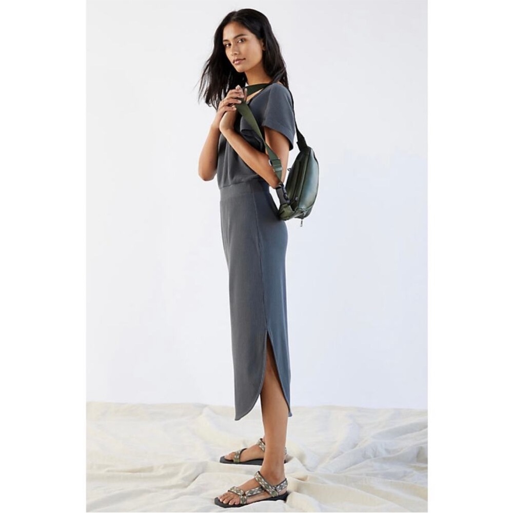 Gray Sheath Midi Dress with Scoop Neck and Dolman Sleeves